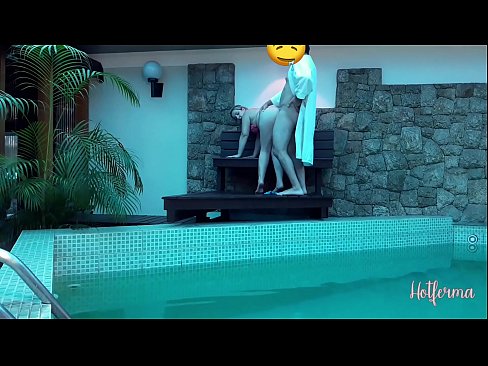 ❤️ Bulla ancillam ad piscinam invitat, sed fervido resistere non potuit at porn la.shufflesex.ru