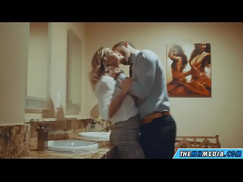 ❤️ Cum busty flava seducit in latrinae publicae at porn la.shufflesex.ru